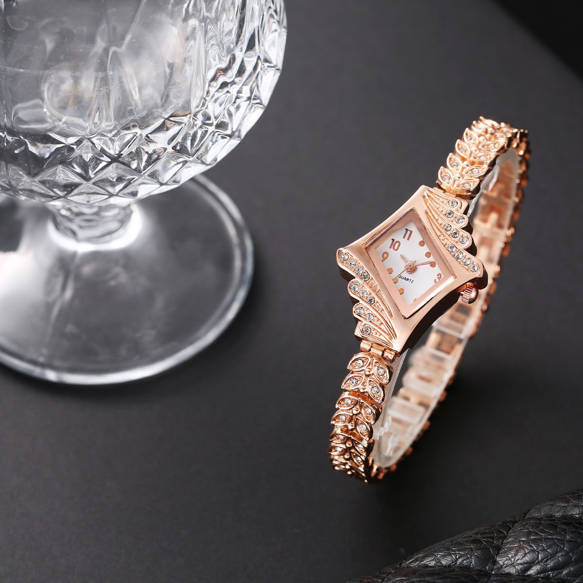 Women Rose Gold Designer Crystal Watch with Matching Crystal Prismatic Case Rhinestone Mounted Wheat Ears Bracelet Band Fashion Wristwatch
