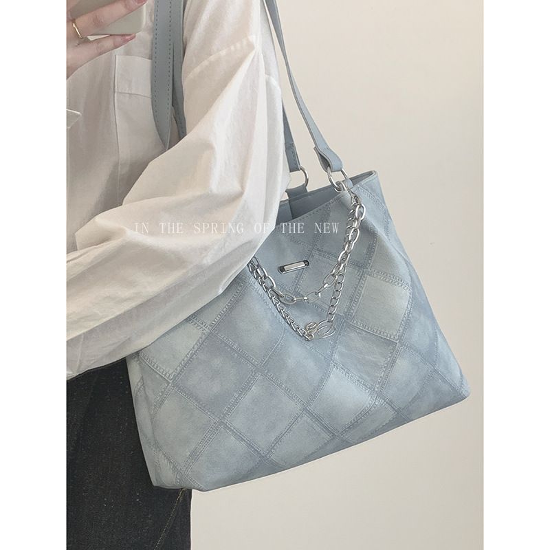 Casual Simple Luxury Women Shoulder Handbags Vegan PU Leather Popular Designer Ladies Tote Bags With Metal Chain