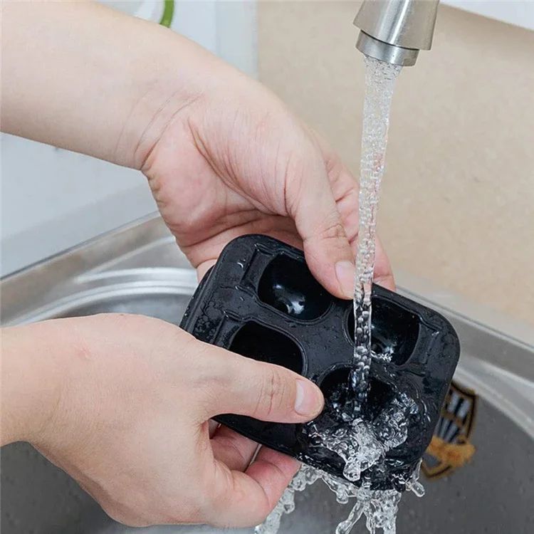3D Skull Ice Cube Tray, Silicone Ice Maker Molds with Funnel, 4 Cavity Ice Cube Tray for Ice Cream & Party