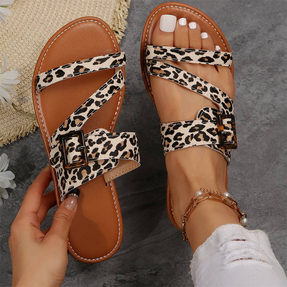 2024 spring and summer new flat buckle with sandals Europe and the United States foreign trade Amazon large size round head leopard print female slippers 1-905