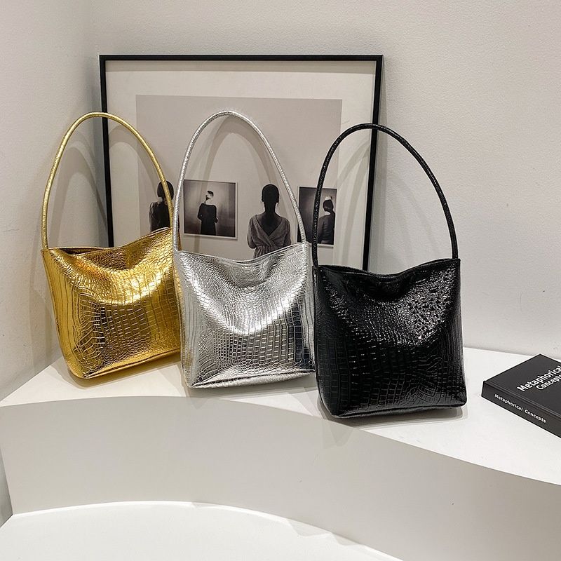 Women's Crocodile-Embossed Bag, Large Capacity Fashion Solid Color Shoulder Bag, Versatile Underarm Bag for Daily Commute
