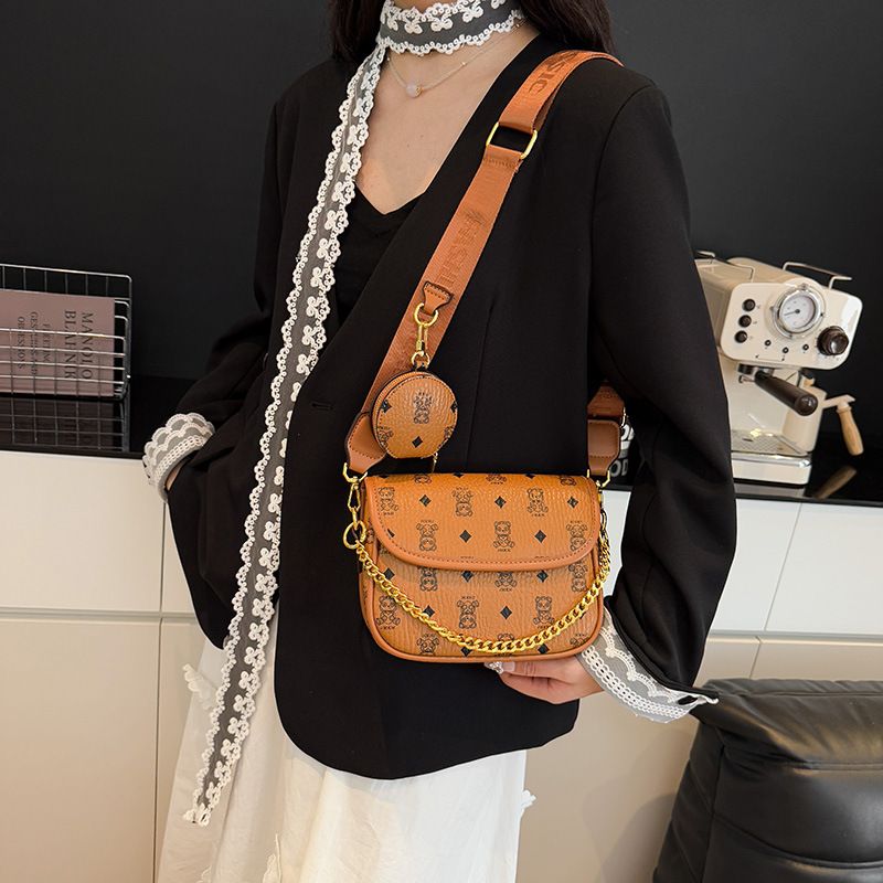 2025 Little Bear new casual versatile large capacity shoulder bag, niche women's bag, retro fashion crossbody bag