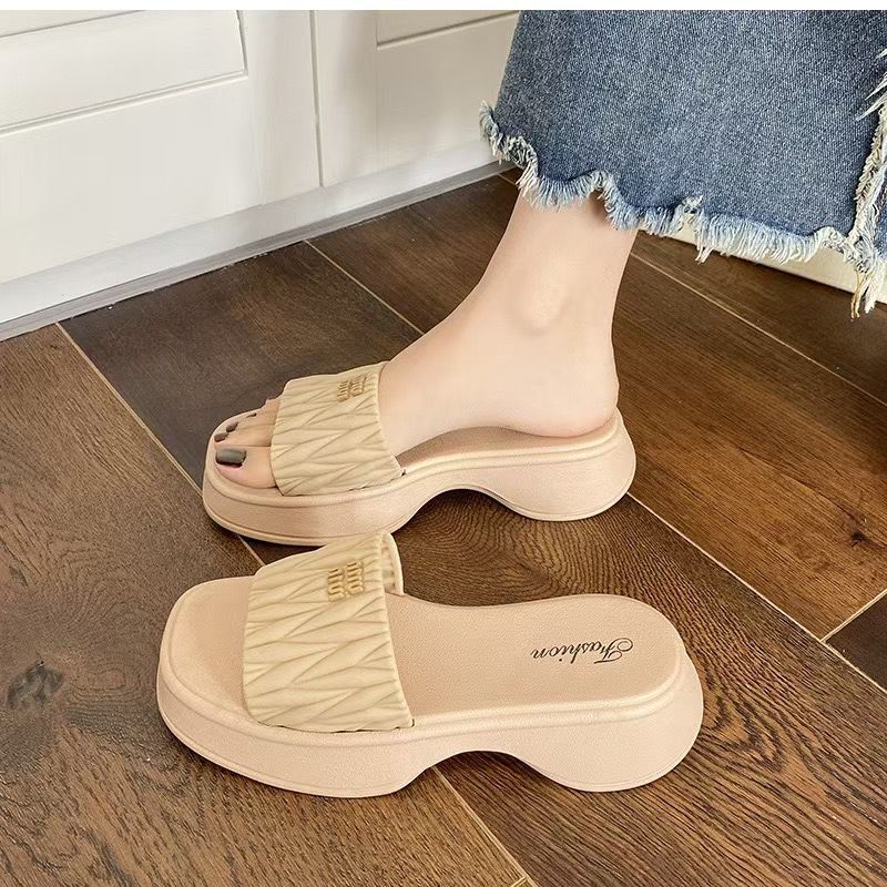 New Slippers Women Wear Thick Soles Non-Slip Fashion Designer Style All Match Sandals Women
