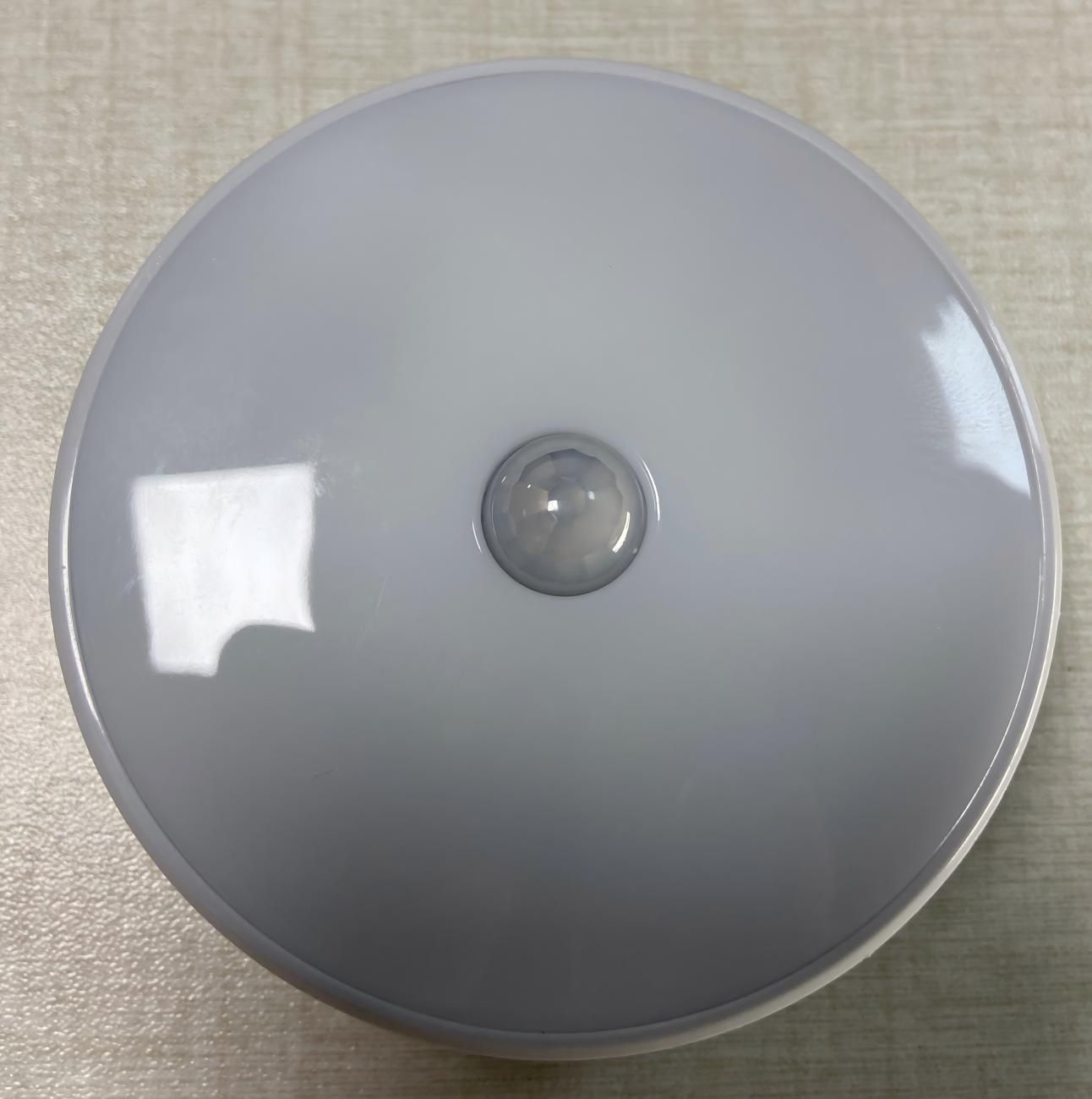 Human body sensing night light; on-daytime sensing-night sensing-off; brightness adjustment; 3 AA batteries; 9 LED high brightness