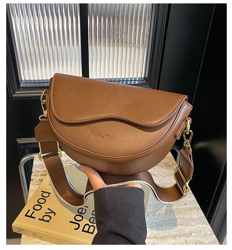 Niche Saddle Bag for Women New Trendy Retro Underarm Bag Fashion Single Shoulder Crossbody Bag
