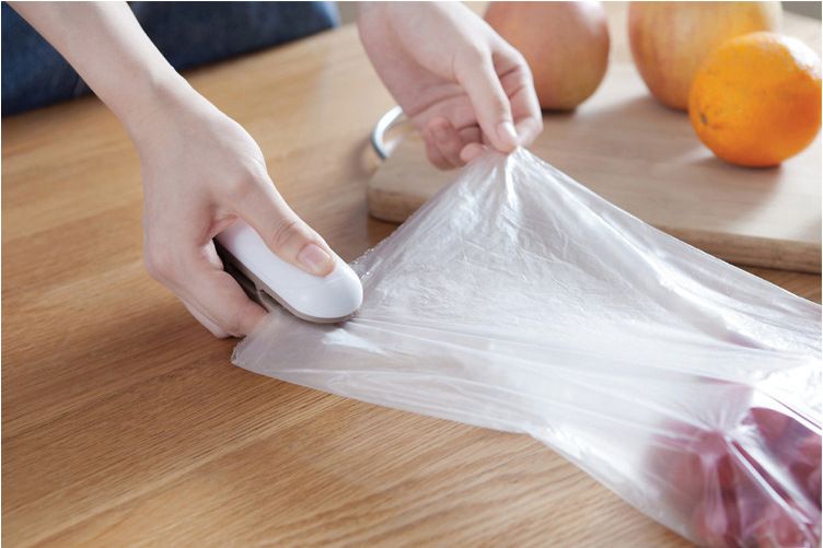 Snack mini sealing machine small plastic sealing machine packaging household plastic bag food preservation vacuum sealing cutting