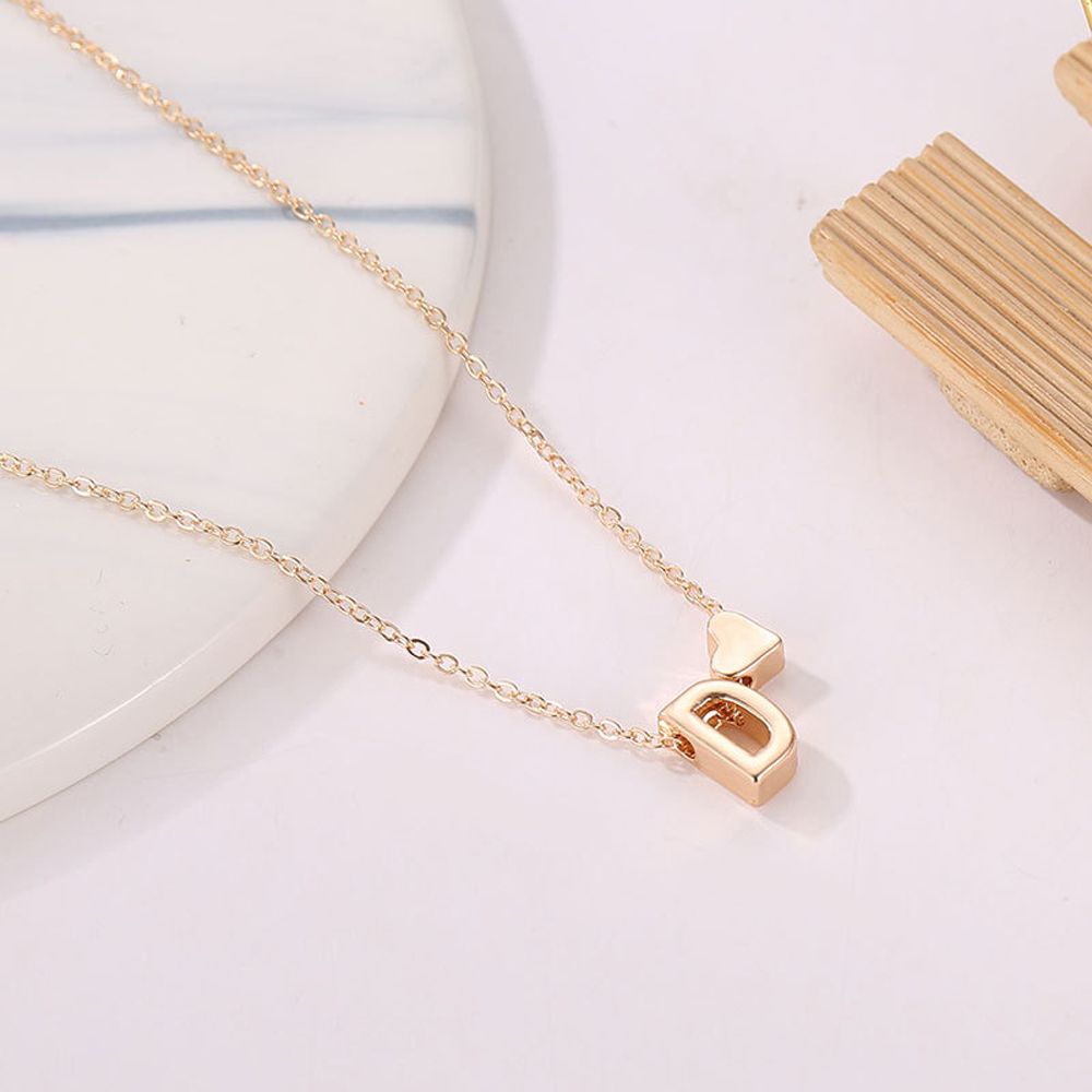 New simple peach heart-shaped letter necklace, elegant and versatile 26-letter original heart clavicle chain