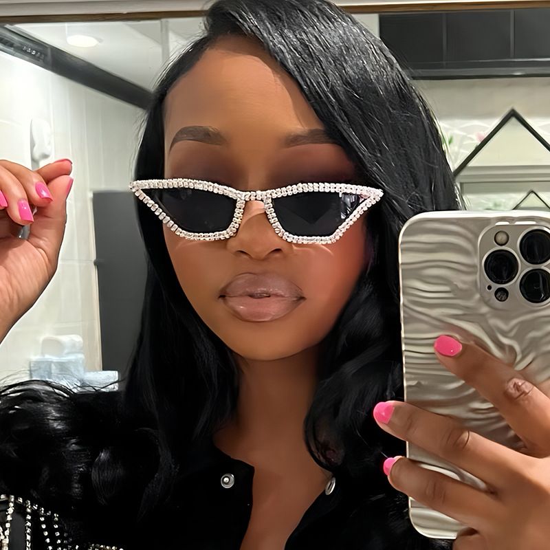 17077 Fashion Diamond Studded Cat Eye Sunglasses Women Designer Bling Sun Glasses Trendy Sunglasses