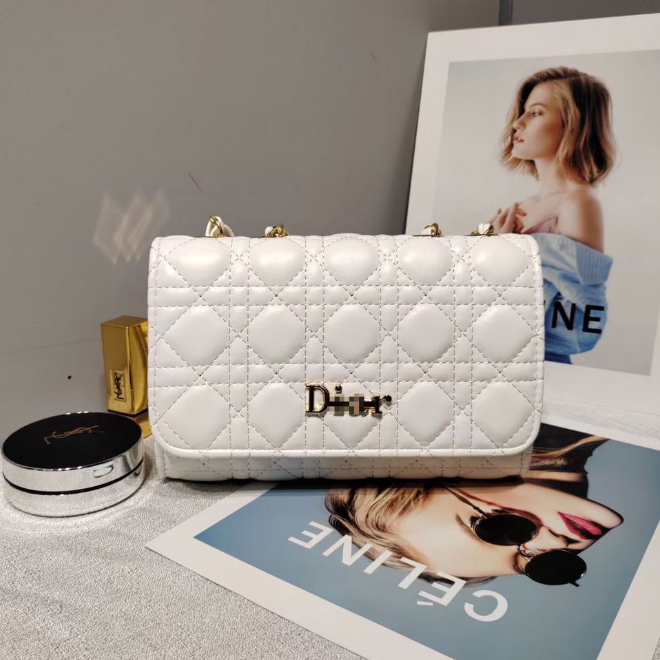 High-end Small Women's Bag Summer 2023 New Trendy Fashion Niche Handbag Diamond Chain Retro Square Bag