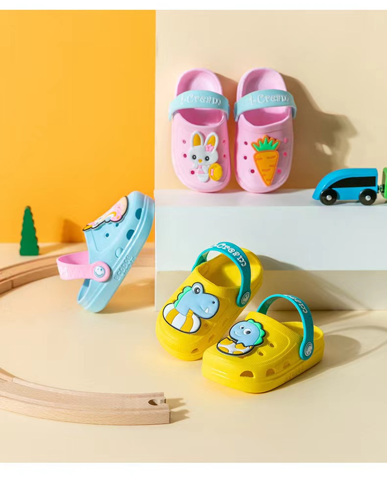 Baby hole shoes children Baotou sandals boys and girls infants and toddlers non-slip soft bottom indoor anti-collision sandals and slippers