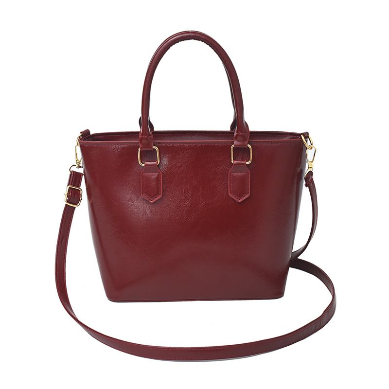 Miss DG 2025 new large-capacity commuter bag shoulder messenger bag fashionable simple handbag casual shopping bag