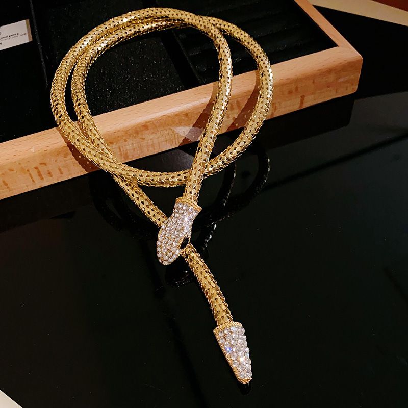 Women Luxury Snake Shaped Necklace Full Rhinestone Inlaid Magnetic Buckle Clavicle Chain Delicate Heavy Craft Fashion Jewelry Accessories For Daily Party