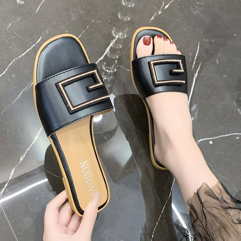 Big size metal clasp cool slipper female 2025 summer new senior feeling all kinds of casual flat one flip-flop female