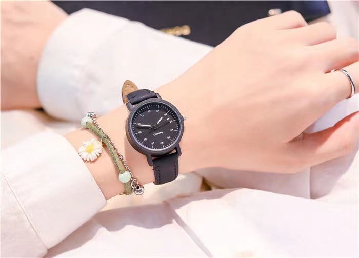 Preppy boy girl retro Mori department girl ins style small fresh simple atmospheric round quartz watch 0017