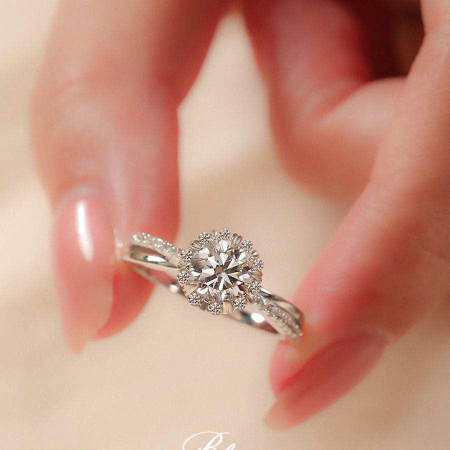 LJZ-23 Wedding Trend Women Rings with Brilliant Cubic Zirconia Temperament Elegant Lady Rings Engagement Band Jewelry Moissanite Diamond Rings