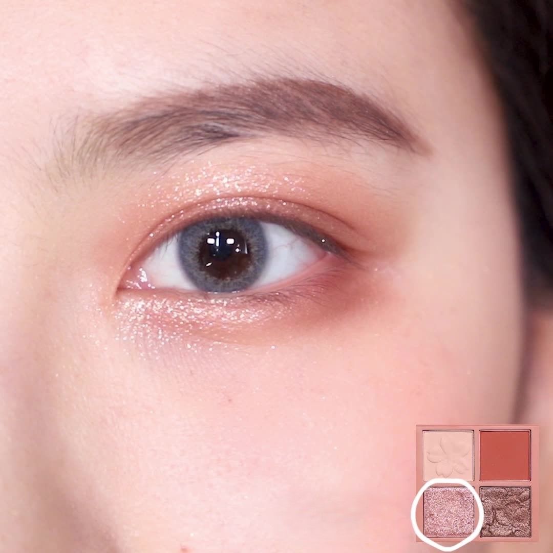 The four-color eyeshadow palette, the same makeup style as the Internet celebrity, with a bright and matte pearlescent eyeshadow palette for daily use