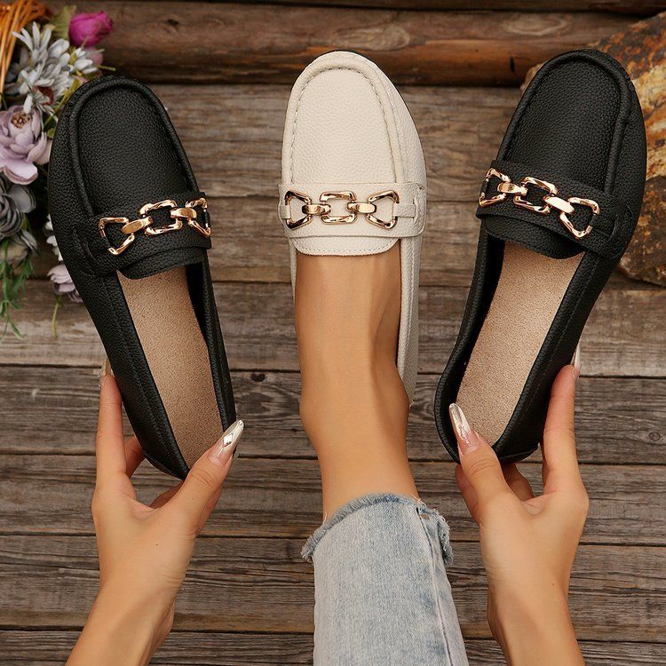 Flat casual single shoes loafers shallow mouth bean shoes women cross-border new fashion metal buckle large size mother single shoes