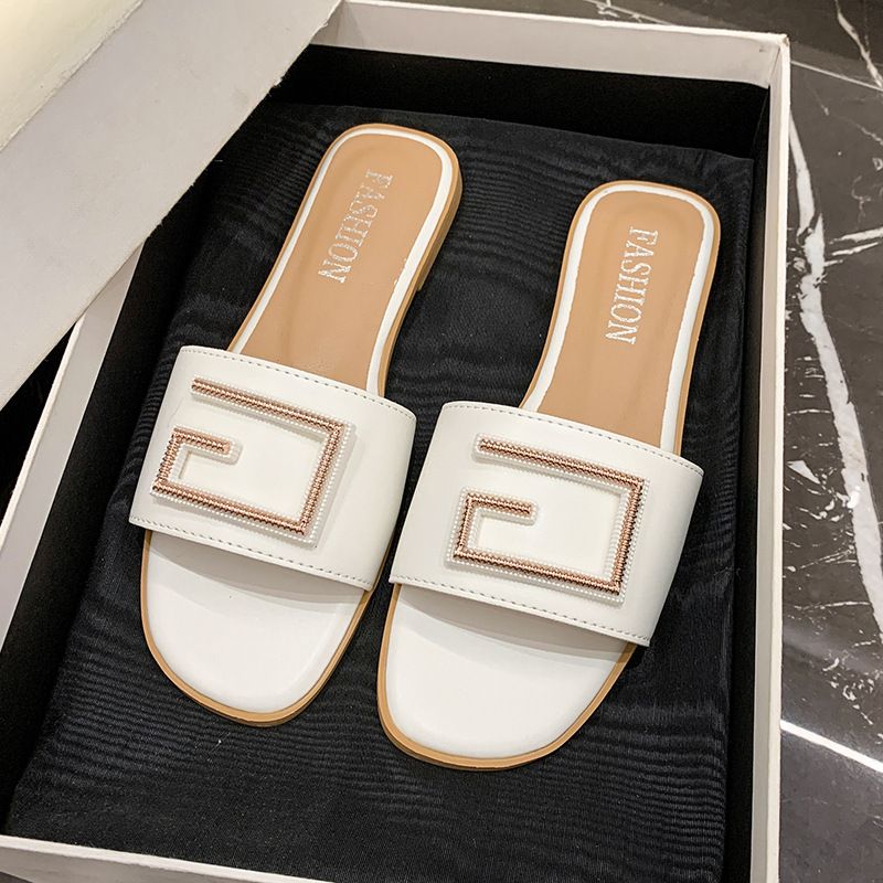 Big size metal clasp cool slipper female 2025 summer new senior feeling all kinds of casual flat one flip-flop female