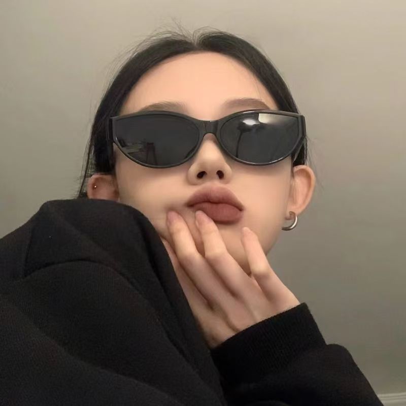 Jennie's same sunglasses for women, outdoor photography sunglasses, sun glasses, retro hot girl, cat eye glasses, small face glasses, European and American style