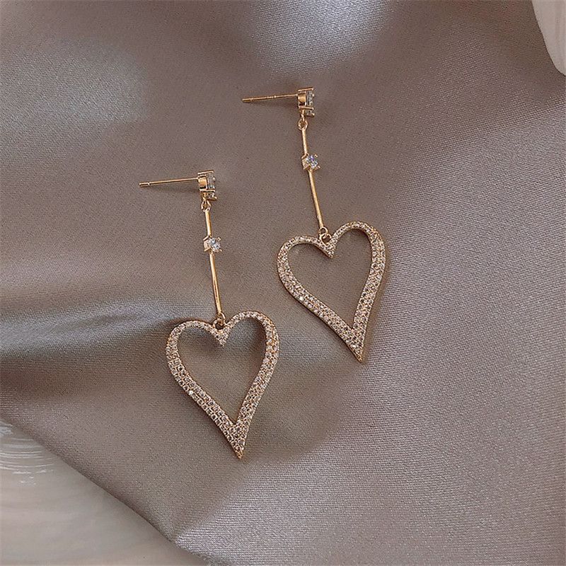 M975 Valentine Long Dangle Drop Earrings Heart Shaped Earrings Bridal Wedding Earrings