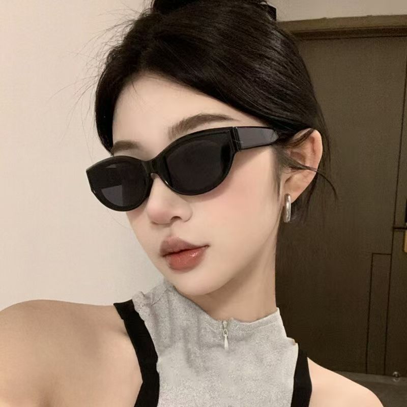 Jennie's same sunglasses for women, outdoor photography sunglasses, sun glasses, retro hot girl, cat eye glasses, small face glasses, European and American style