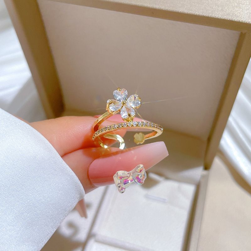 Minimalist Lucky Four Leaf Flower Rhinestone Open Adjustable Ring Gold Electroplated Double Band Stackable Finger Ring Sparkly Crystal Floral Statement Hand Jewelry Elegant Daily Matching Couple Promise Band Gift For Women Men Dating Party Accessory
