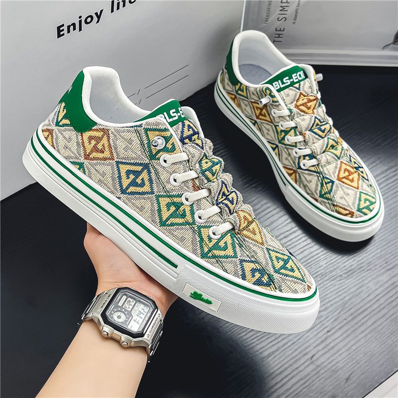 Heart canvas summer breathable with small soft sole lightweight cloth shoes flat slip-on sports canvas men's fashion shoes 1788