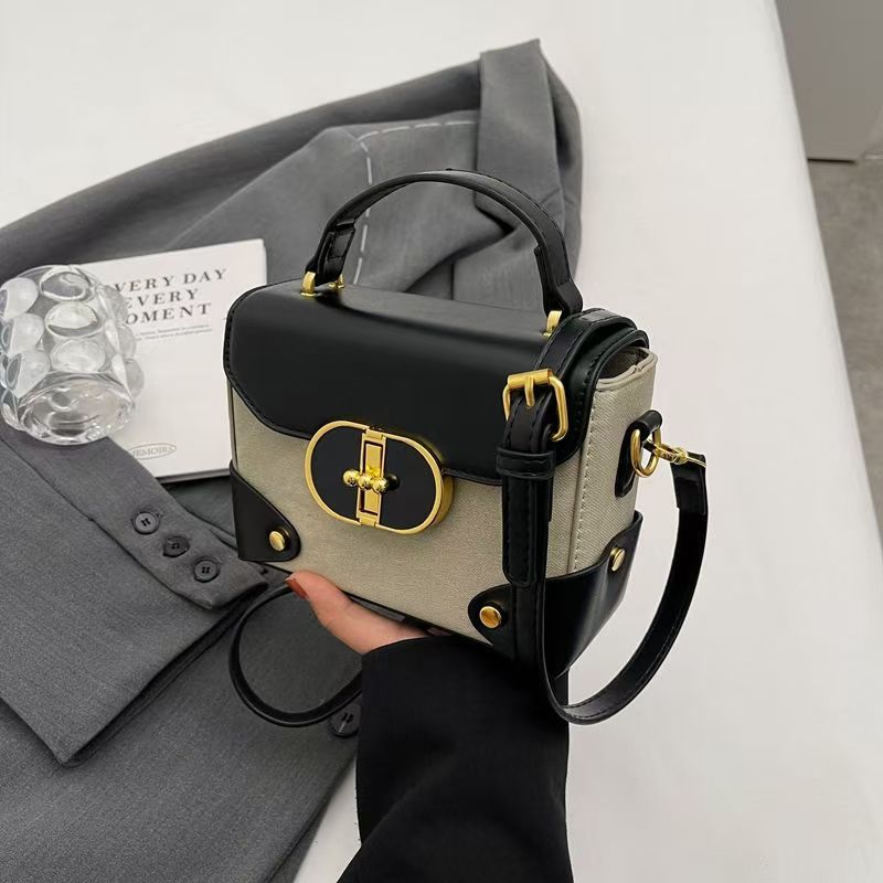 This year, small handheld bags are popular. Women's versatile 2026 new retro single-shoulder crossbody bag, handheld box-shaped small square bag.