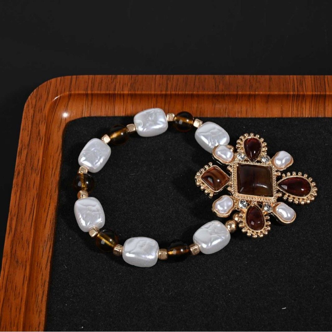 Bohemian Vintage Gold Tone Stretch Bracelet, Baroque Pearl & Amber Resin Inlay, Ornate Floral Charm, Elastic Beaded Design, Retro Ethnic Statement Jewelry for Women, Ideal for Daily & Special Occasion Wear
