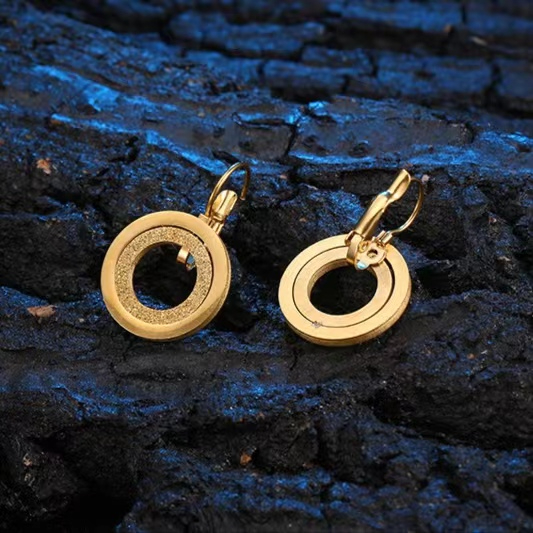 Women's New Niche Hollow Shape Earrings Pendant Temperament Elegant Pendant/Earrings Set