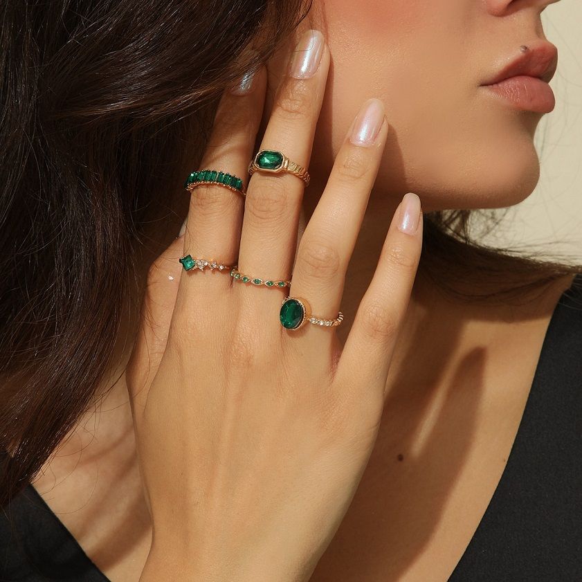 5Pcs Emerald Green Crystal Ring Set, Gold Plated Stackable Rings for Women, Vintage Gemstone Statement Rings, One Size Fits All Fashion Jewelry for Daily Party
