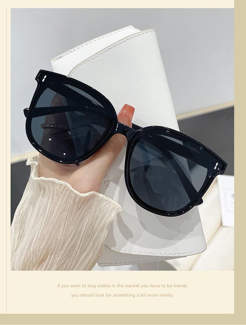 Fashionable streetwear sunglasses for both men and women. Sunglasses
