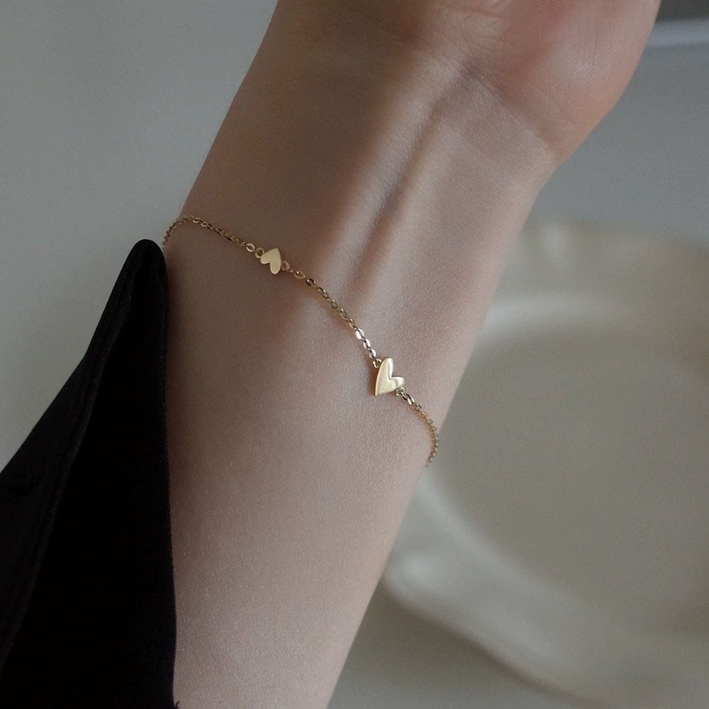 Women's Dainty Heart Charm Bracelet, 18K Gold Plated Adjustable Thin Chain Bracelet, Minimalist Titanium Steel Non-Tarnish Jewelry, 2 Colors Available