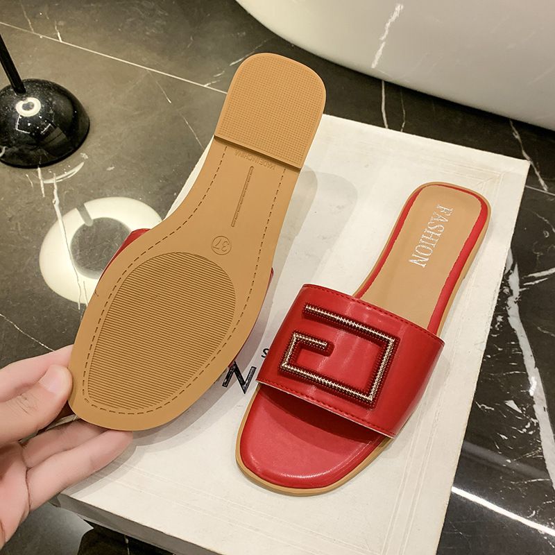 Big size metal clasp cool slipper female 2025 summer new senior feeling all kinds of casual flat one flip-flop female