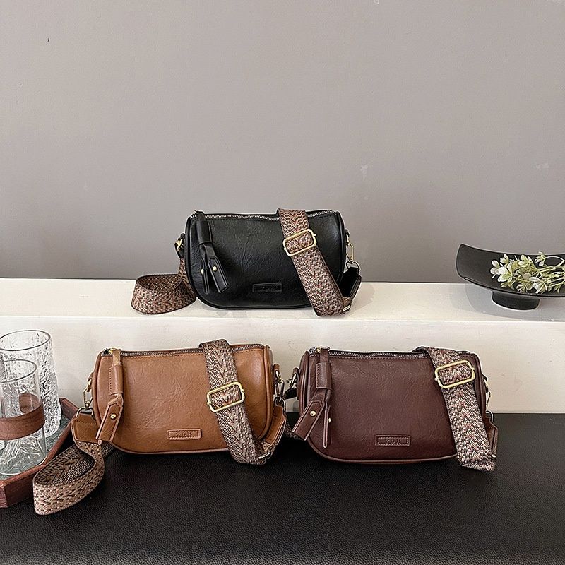Vintage Solid Color Mini Square Bag Women Luxury French Style Textured Pillow Bag Elegant Simple Single Shoulder Crossbody Bag for Ladies
