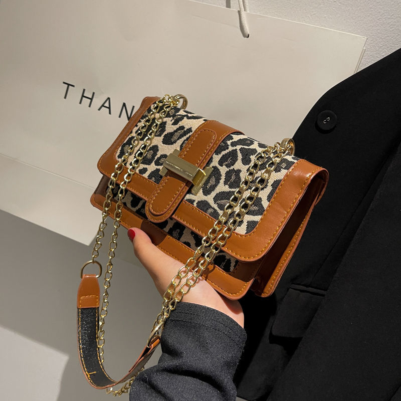 This year popular small bag female bag 2021 new all-match autumn and winter cross-body bag advanced feeling leopard grain single shoulder small square bag