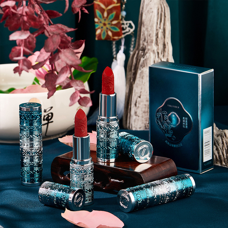 Yuli Embossed Lipsticks Unfaded Waterproof Moisturizing Lipsticks Blue and Silver Carved Lipsticks