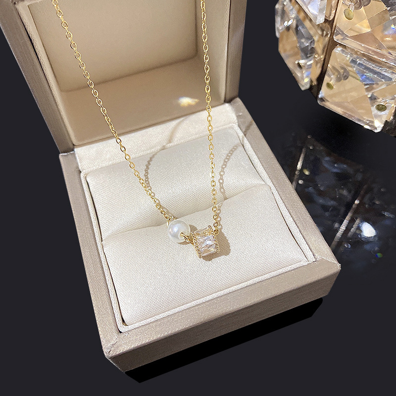 X596 Women's New Versatile Zircon Pearl Titanium Steel Necklace Statement Collarbone Chain