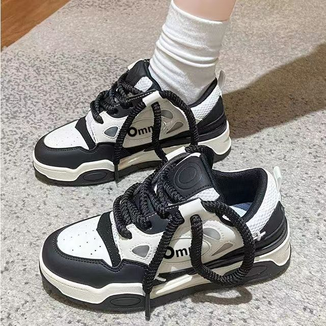 0262 Women's New Versatile Niche Bread Shoes Cross Straps and Round Toe Sneakers