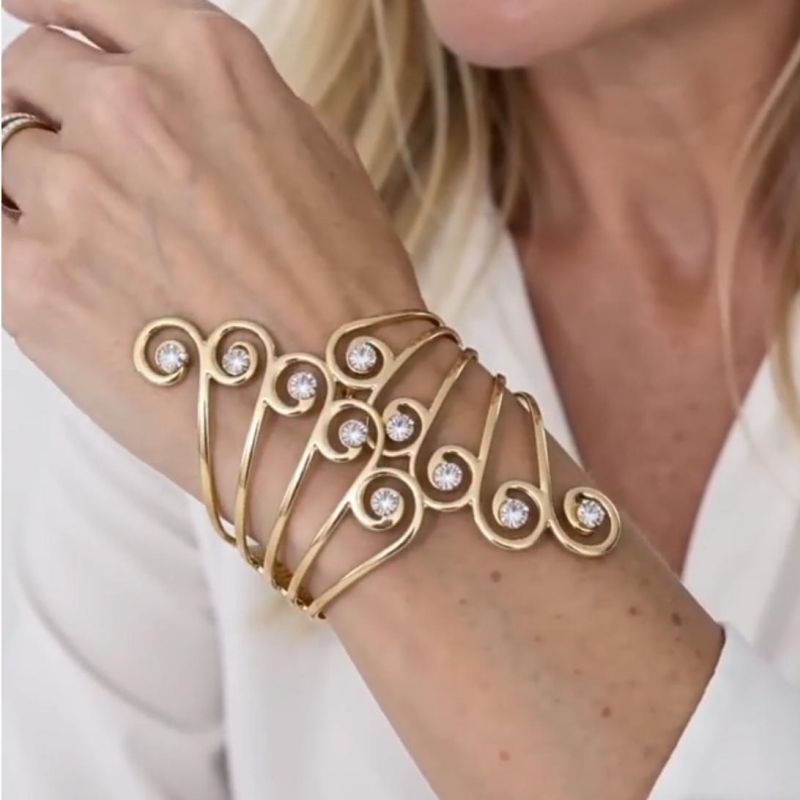 Fashionable wing spring open bracelet Hollow metal dot diamond bracelet