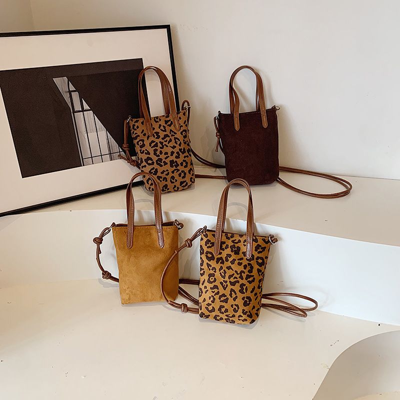 Women Retro Unique Leopard Print Square Bag Suede Surface Mobile Phone Bag Fashion Versatile Crossbody Purse Trendy Mini Shoulder Handbag for Daily Dating Shopping
