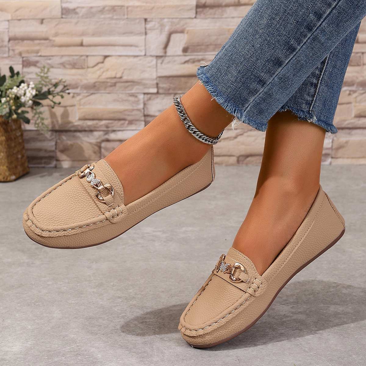 2025 New Arrivals Large Size Loafers Women's Soft Flat Slip-On Metal Decor Comfortable Driving Shoes