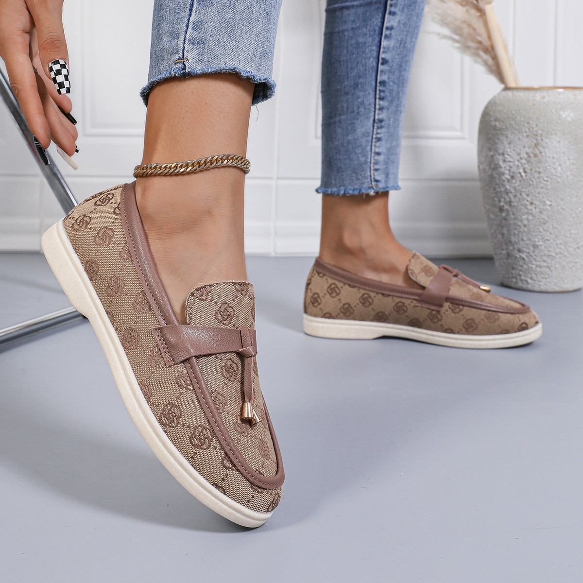 Women's single shoes 2025 Spring and autumn new women's leisure large size shallow mouth bean shoes women's foreign trade European and American fashion women's single shoes