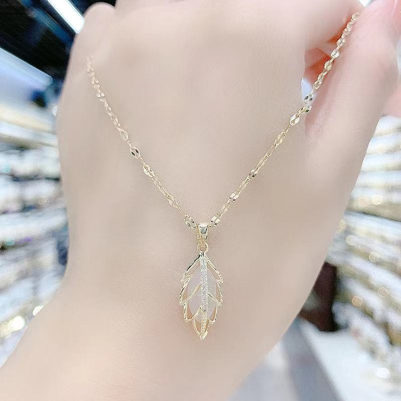 Women's Niche Opal Leaf Necklace Water Wave Chain, Alloy Collarbone Chain