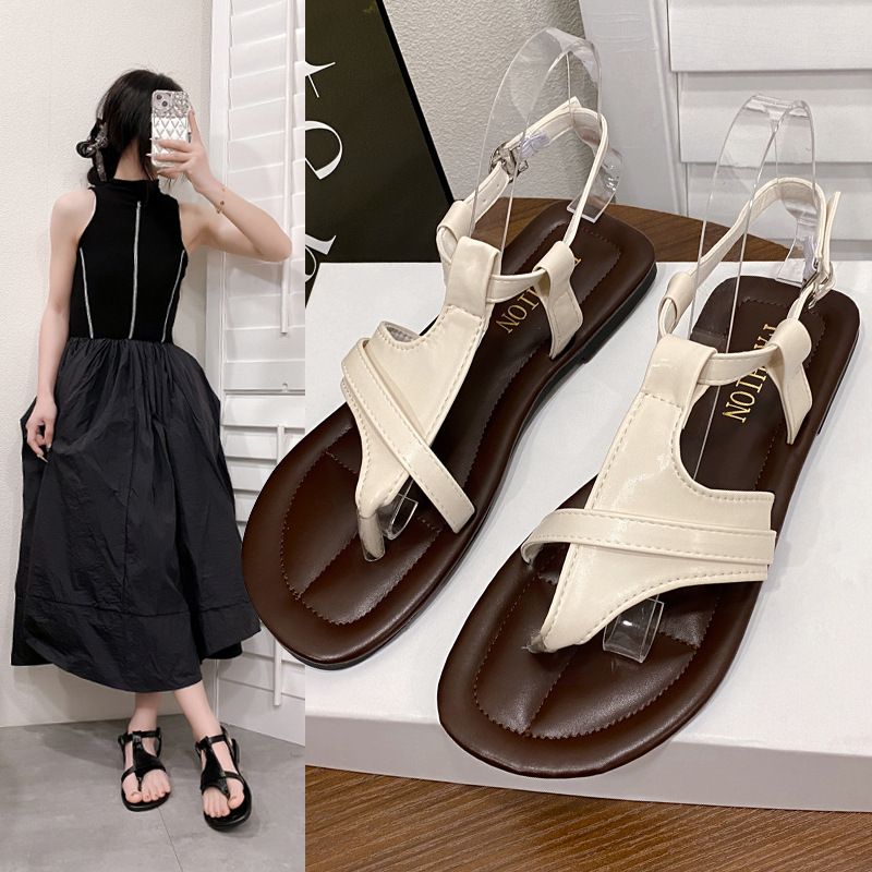 Clip-toe casual flat sandals for women to wear 2025 summer new round - toed buckle flat Roman shoes