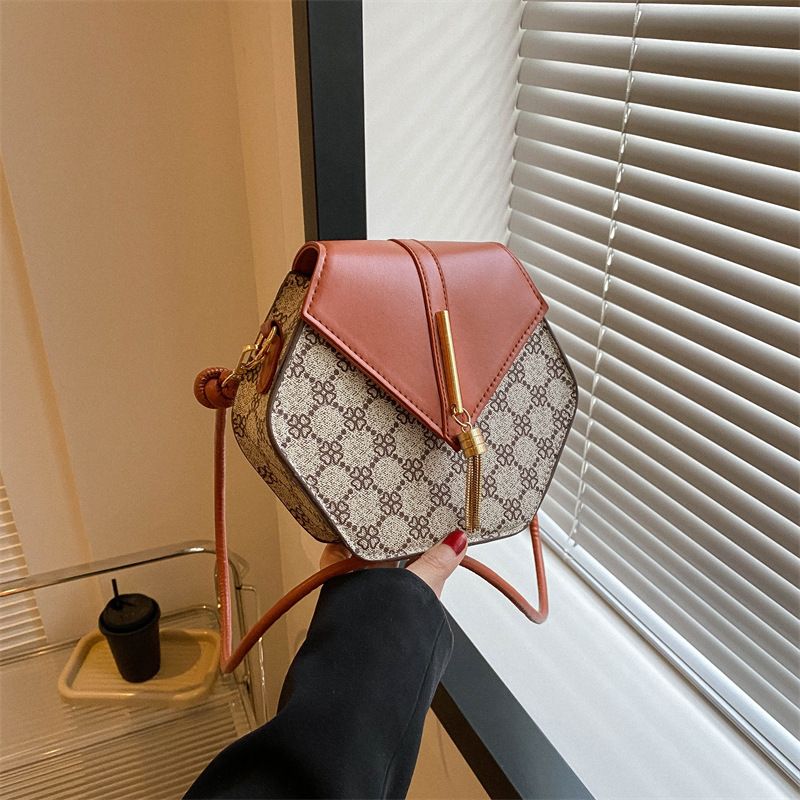 Women's Summer New Fashion Polygonal Casual Bag, Pattern Magnetic Buckle Crossbody Bag