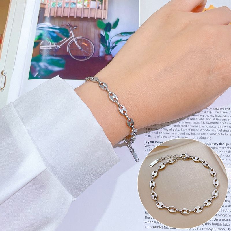 Ins Minimalist Paperclip Titanium Steel Bracelet, Chunky Oval Link Adjustable Wrist Chain, Waterproof Anti-Tarnish Stainless Steel Jewelry, Vintage Trendy Friendship Accessory Gift for Women