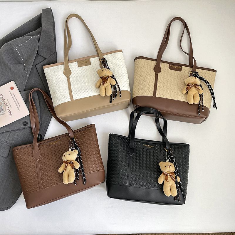 Women's Woven Pattern PU Tote Bag, Large Capacity Commuter Shoulder Handbag with Optional Bear Charm, Casual Everyday & Work Bag in 4 Colors
