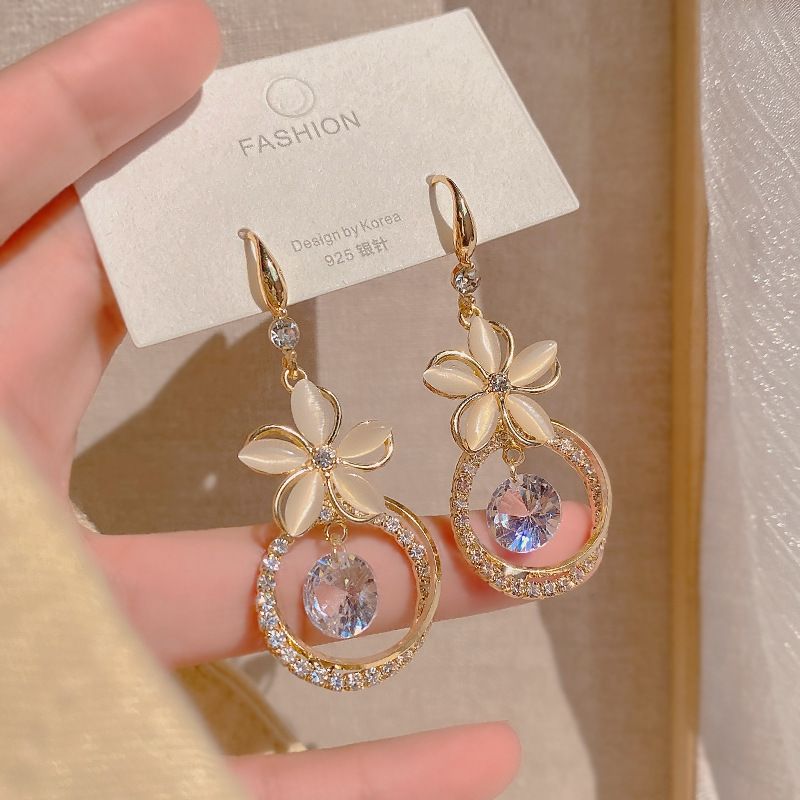 820 Women's New Niche Flower Opal Earrings Circle Rhinestone Earrings