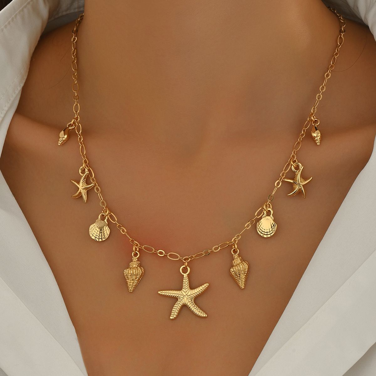 Gold Tone Beach Charm Choker Necklace with Starfish & Shell Pendants, Adjustable 46.5+8.5cm Ocean-Themed Statement Chain for Women